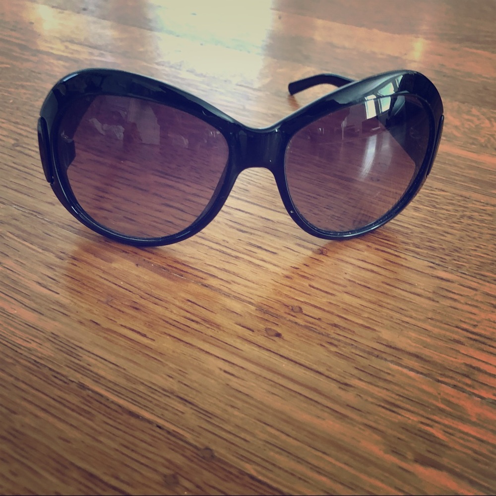 Black Marc Jacobs oversized Butterfly sunglasses